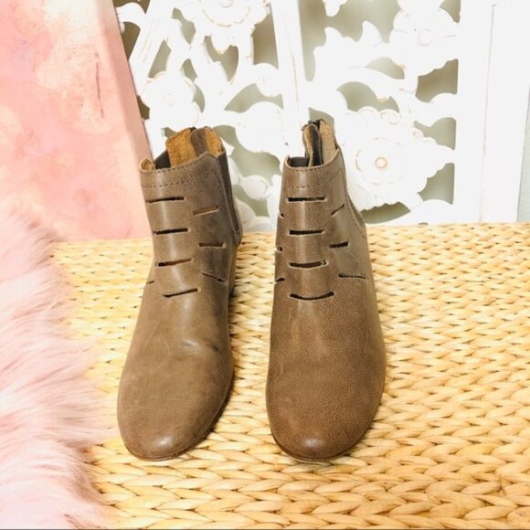 NWOT Aquatalia Freida Sport Calf Ankle Boots 8 - Picture 4 of 8